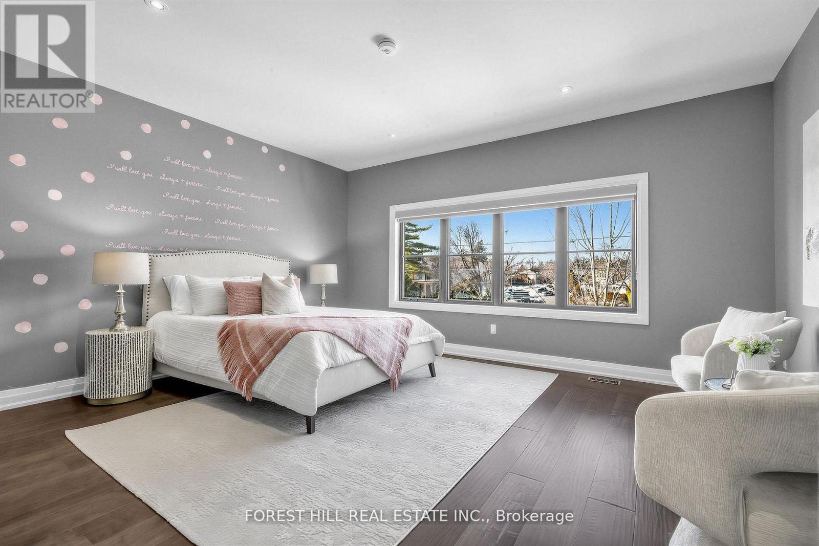 












41 INVERMAY AVENUE

,
Toronto (Clanton Park),




Ontario
M3H1Z1

