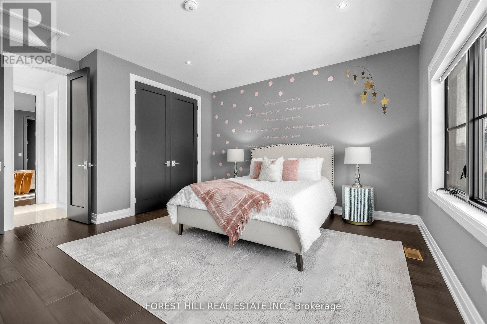 












41 INVERMAY AVENUE

,
Toronto (Clanton Park),




Ontario
M3H1Z1

