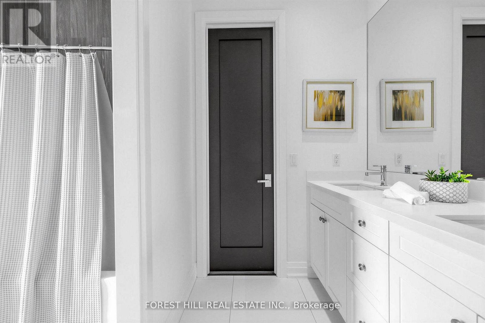 












41 INVERMAY AVENUE

,
Toronto (Clanton Park),




Ontario
M3H1Z1

