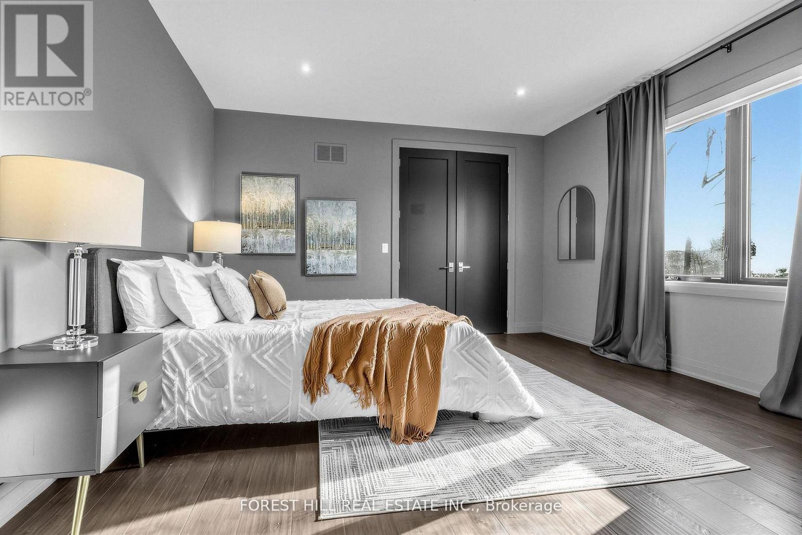 












41 INVERMAY AVENUE

,
Toronto (Clanton Park),




Ontario
M3H1Z1

