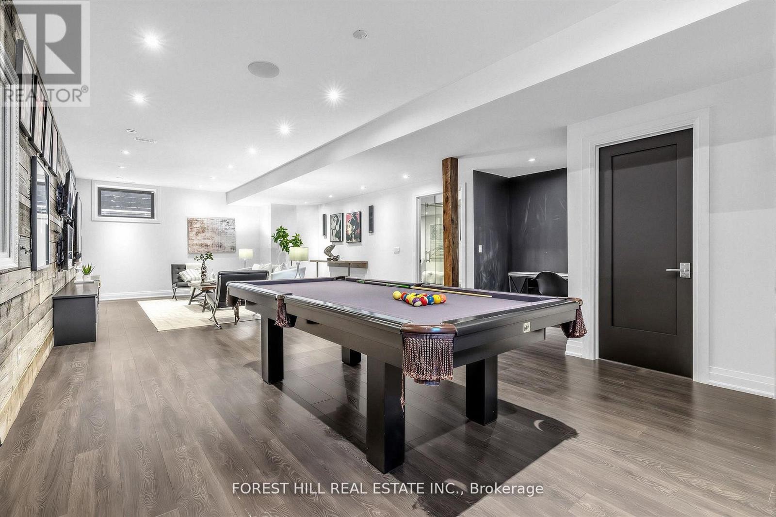 












41 INVERMAY AVENUE

,
Toronto (Clanton Park),




Ontario
M3H1Z1

