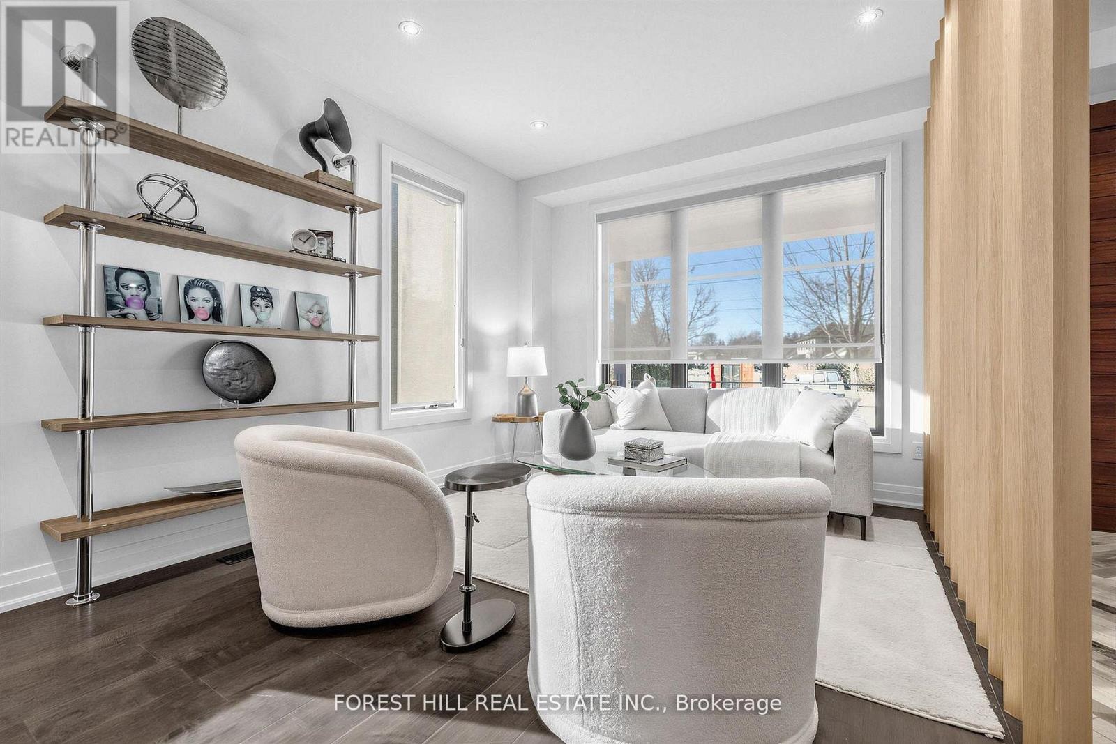 












41 INVERMAY AVENUE

,
Toronto (Clanton Park),




Ontario
M3H1Z1

