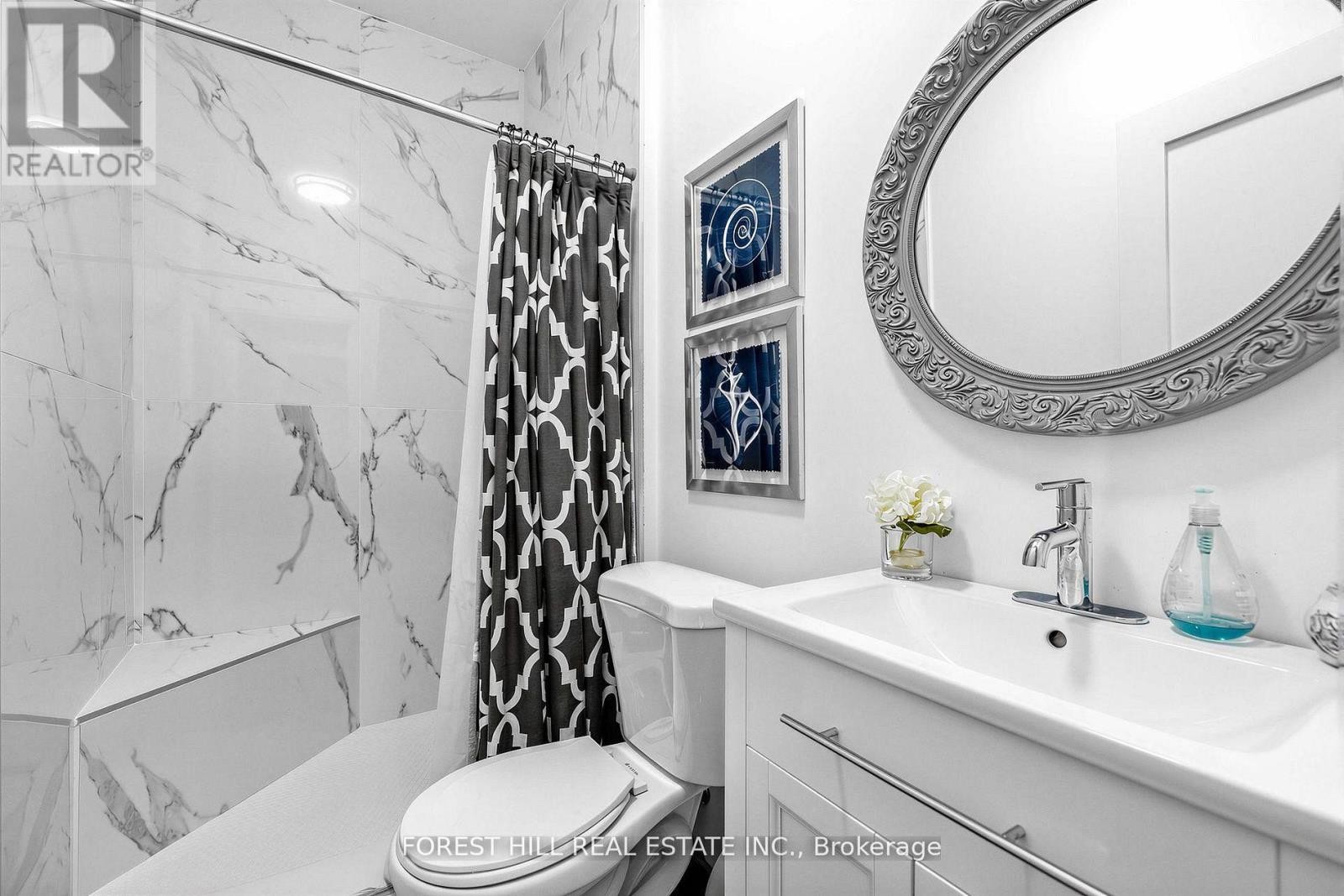 












41 INVERMAY AVENUE

,
Toronto (Clanton Park),




Ontario
M3H1Z1

