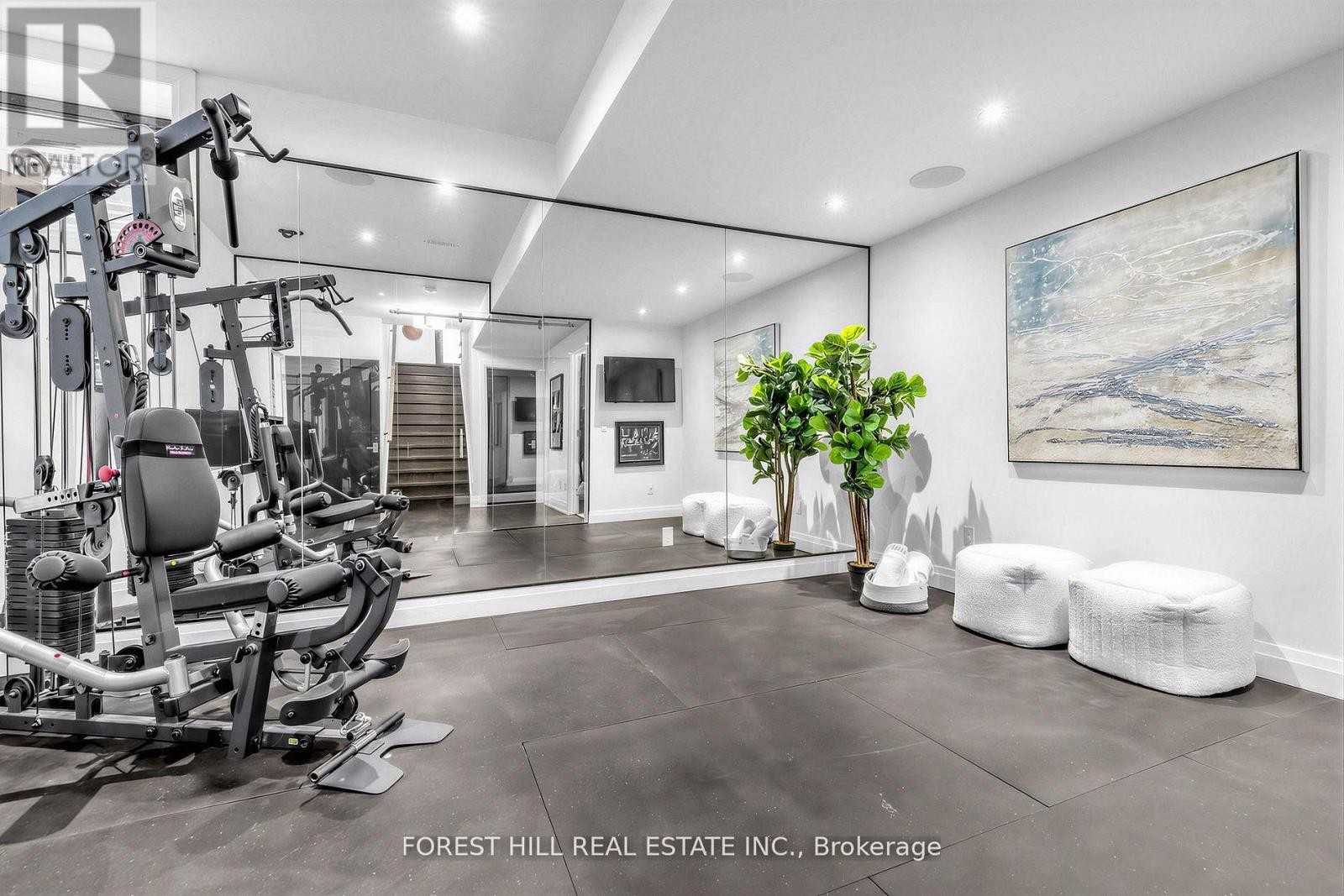 












41 INVERMAY AVENUE

,
Toronto (Clanton Park),




Ontario
M3H1Z1

