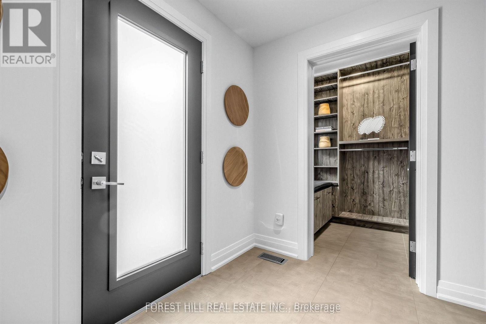 












41 INVERMAY AVENUE

,
Toronto (Clanton Park),




Ontario
M3H1Z1

