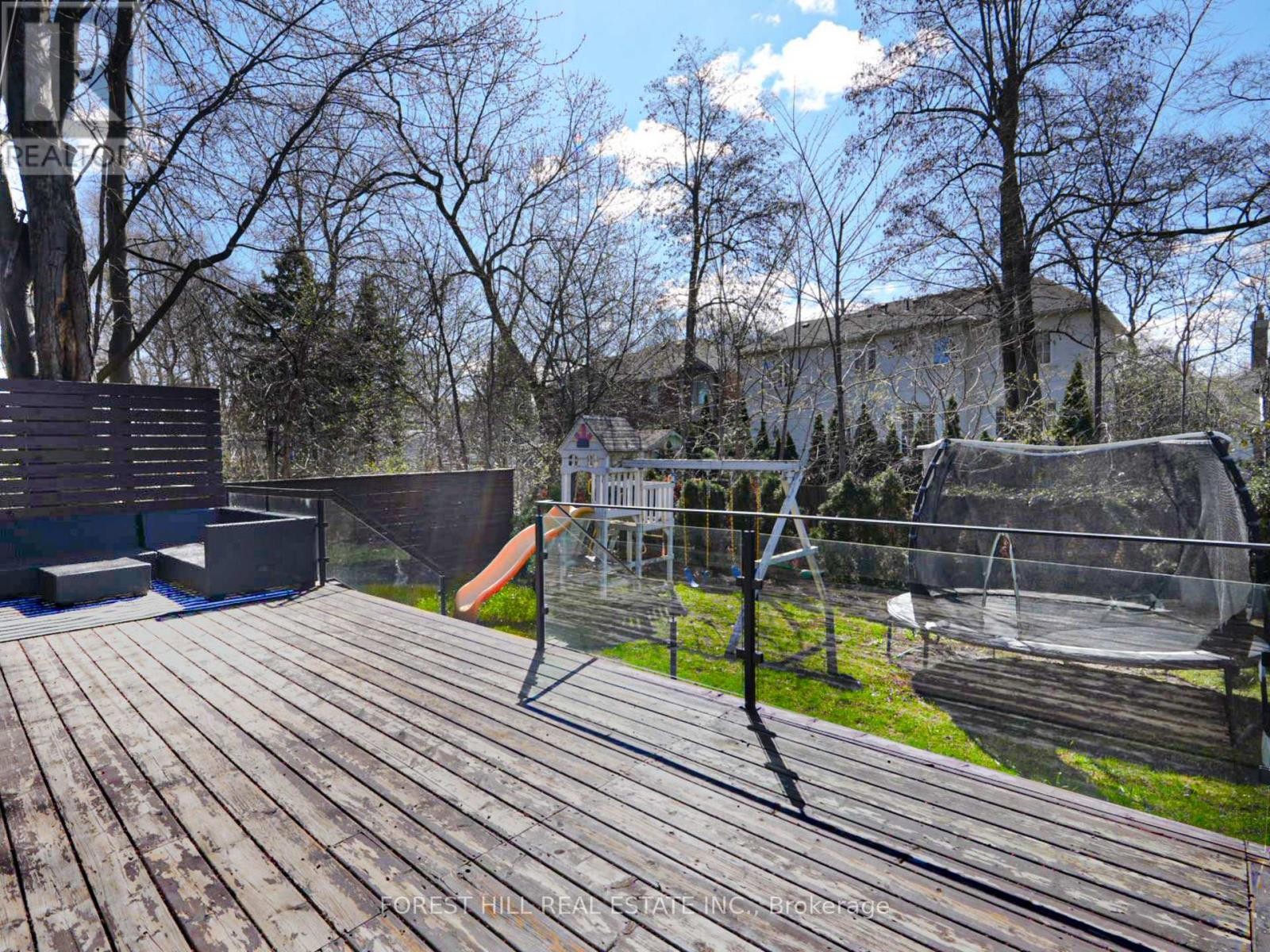 












41 INVERMAY AVENUE

,
Toronto (Clanton Park),




Ontario
M3H1Z1

