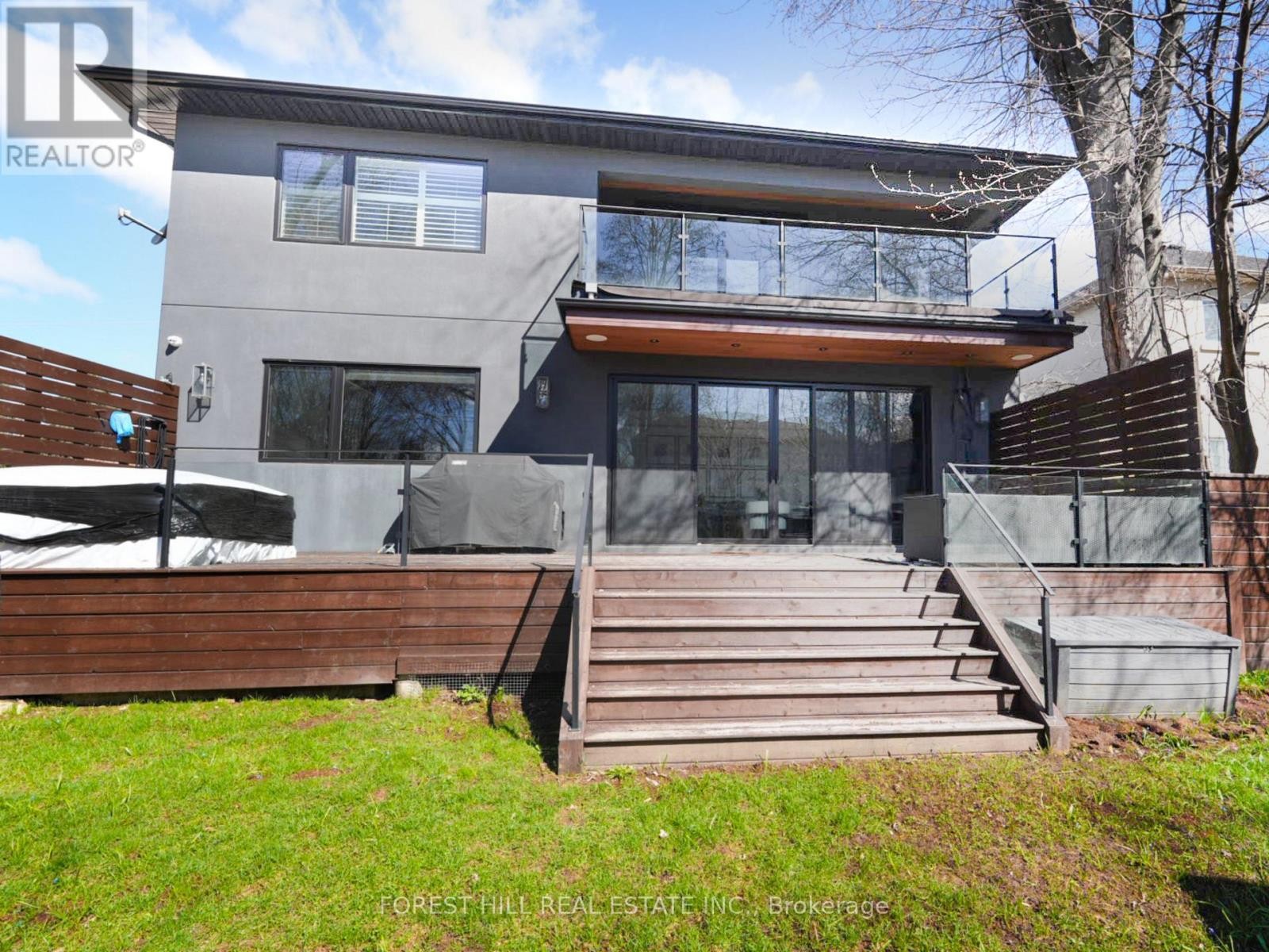 












41 INVERMAY AVENUE

,
Toronto (Clanton Park),




Ontario
M3H1Z1

