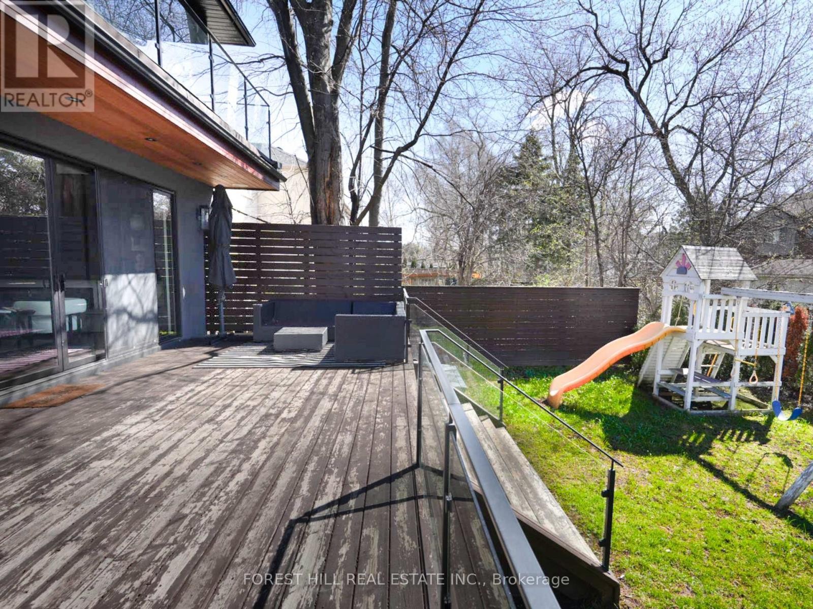 












41 INVERMAY AVENUE

,
Toronto (Clanton Park),




Ontario
M3H1Z1

