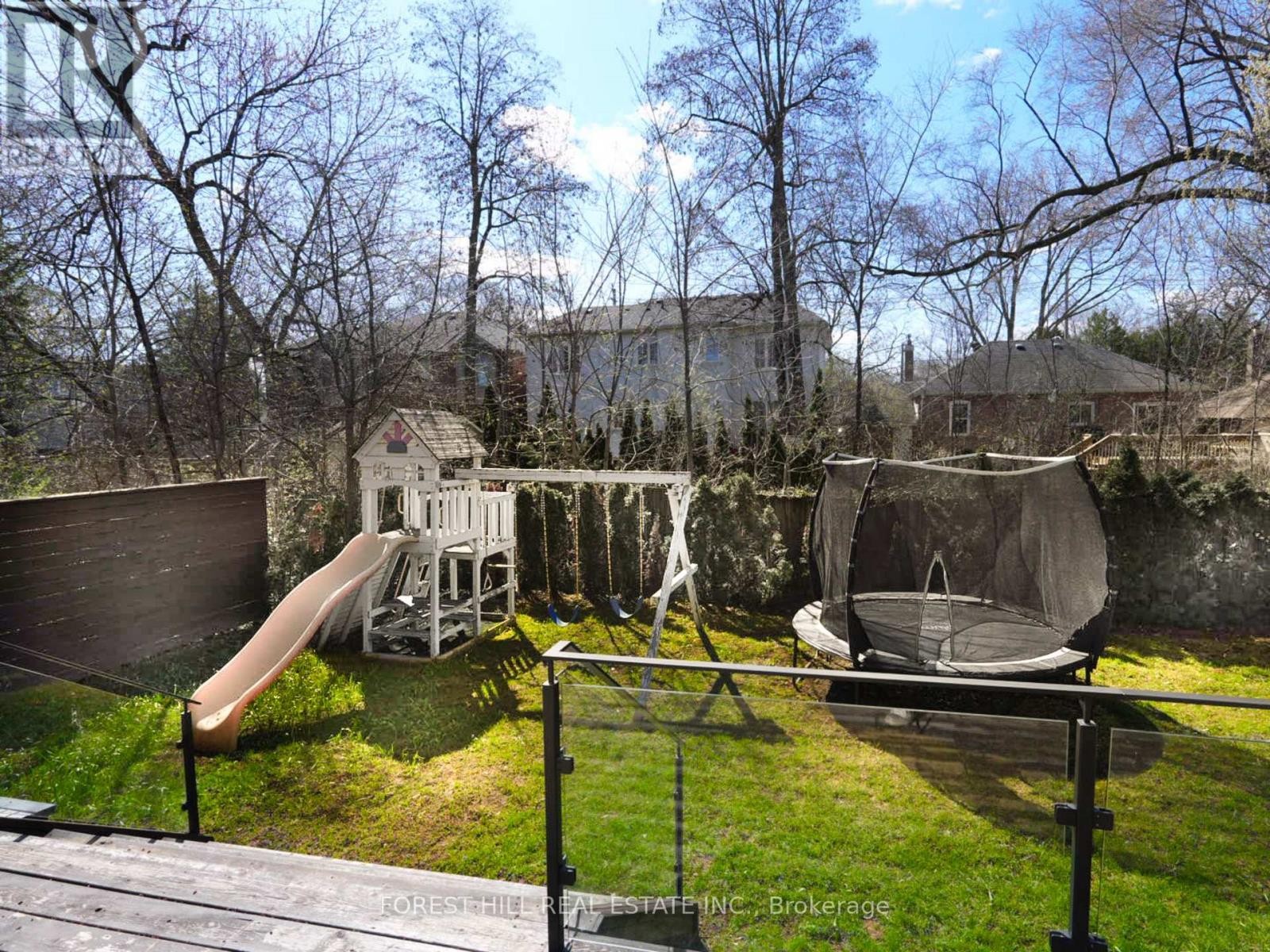 












41 INVERMAY AVENUE

,
Toronto (Clanton Park),




Ontario
M3H1Z1

