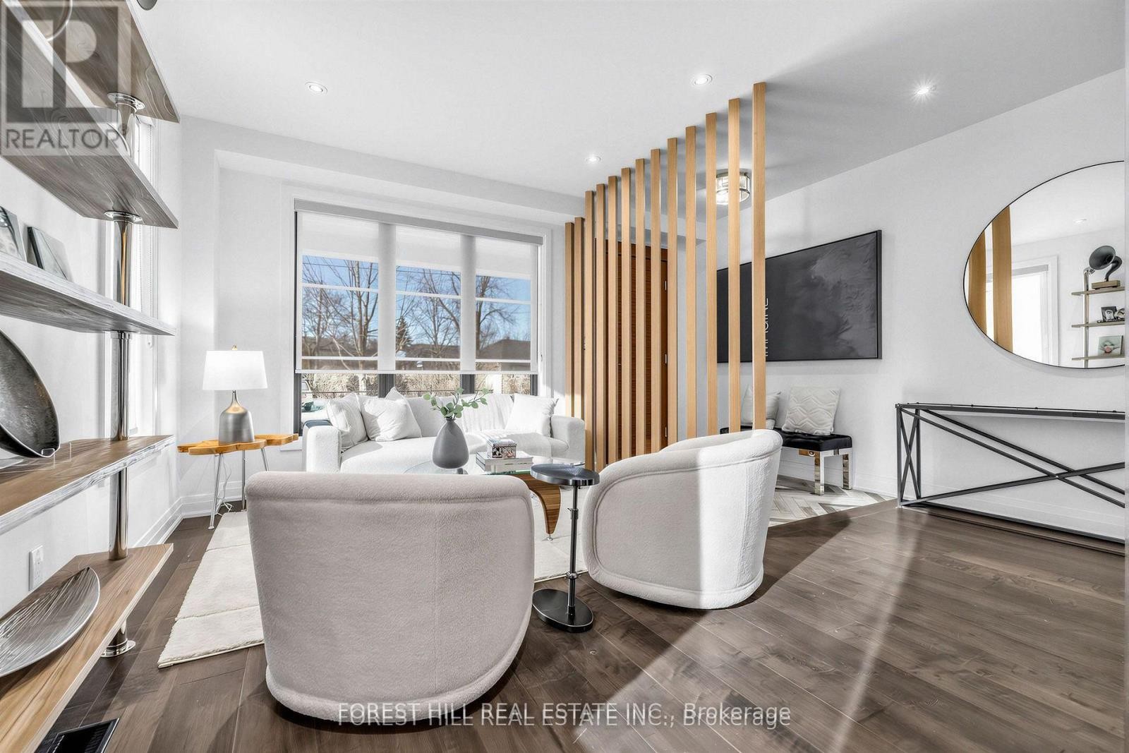 












41 INVERMAY AVENUE

,
Toronto (Clanton Park),




Ontario
M3H1Z1

