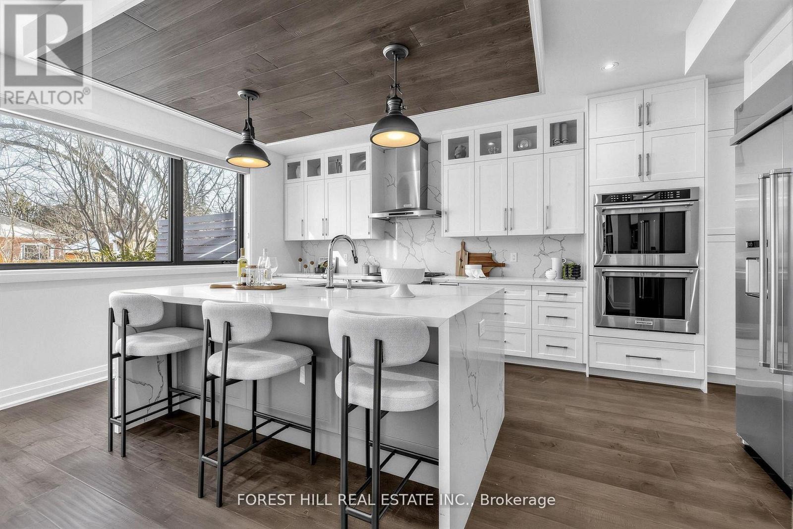 












41 INVERMAY AVENUE

,
Toronto (Clanton Park),




Ontario
M3H1Z1

