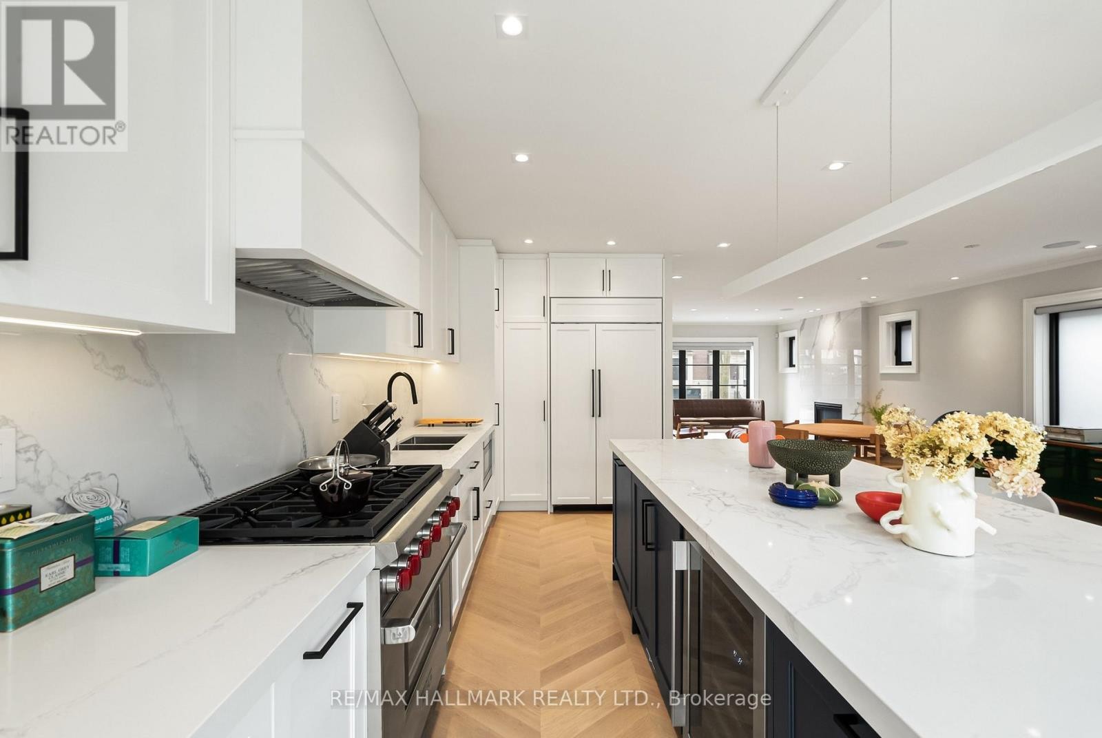 












26 CAREY ROAD

,
Toronto (Mount Pleasant West),




Ontario
M4S1N8

