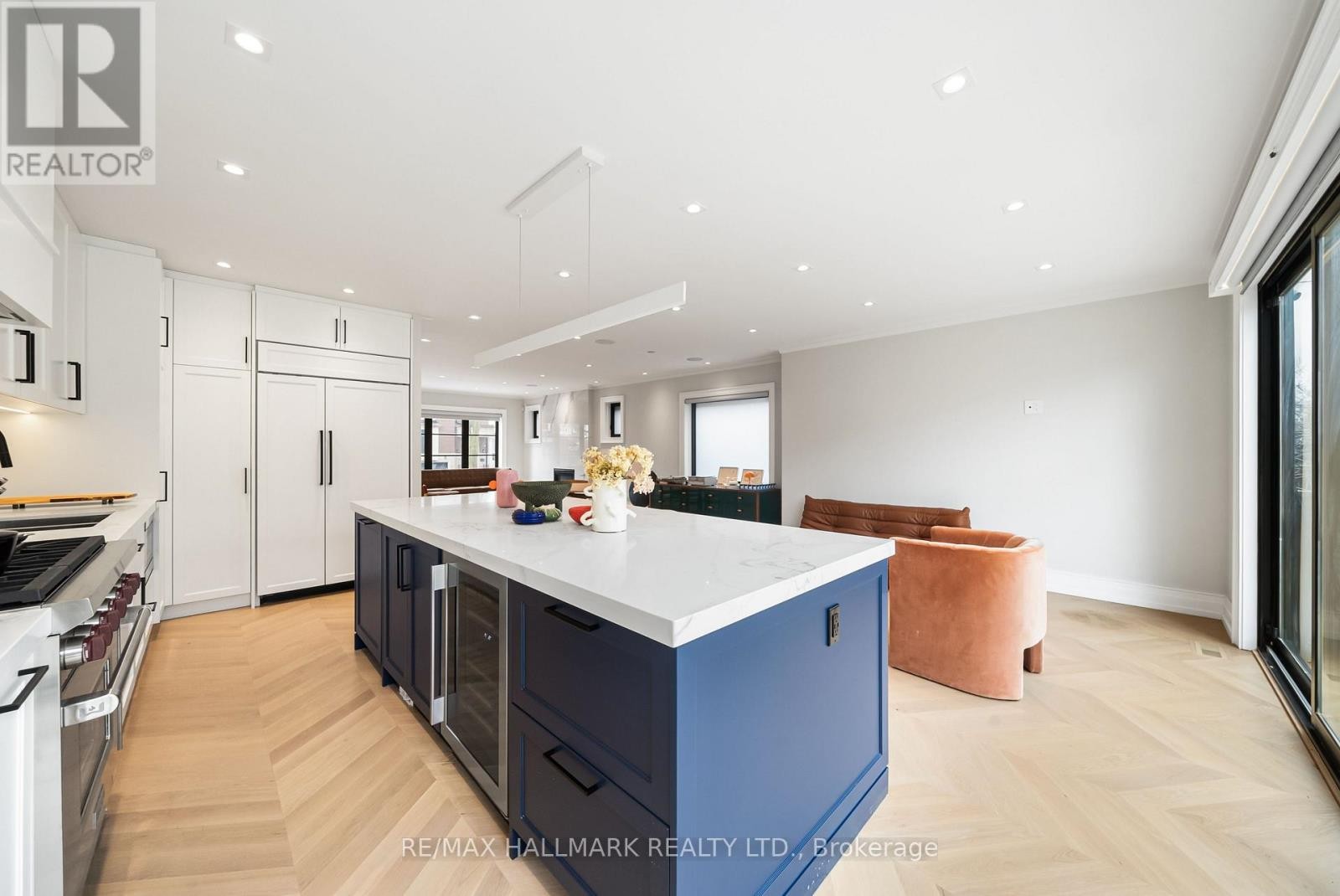 












26 CAREY ROAD

,
Toronto (Mount Pleasant West),




Ontario
M4S1N8

