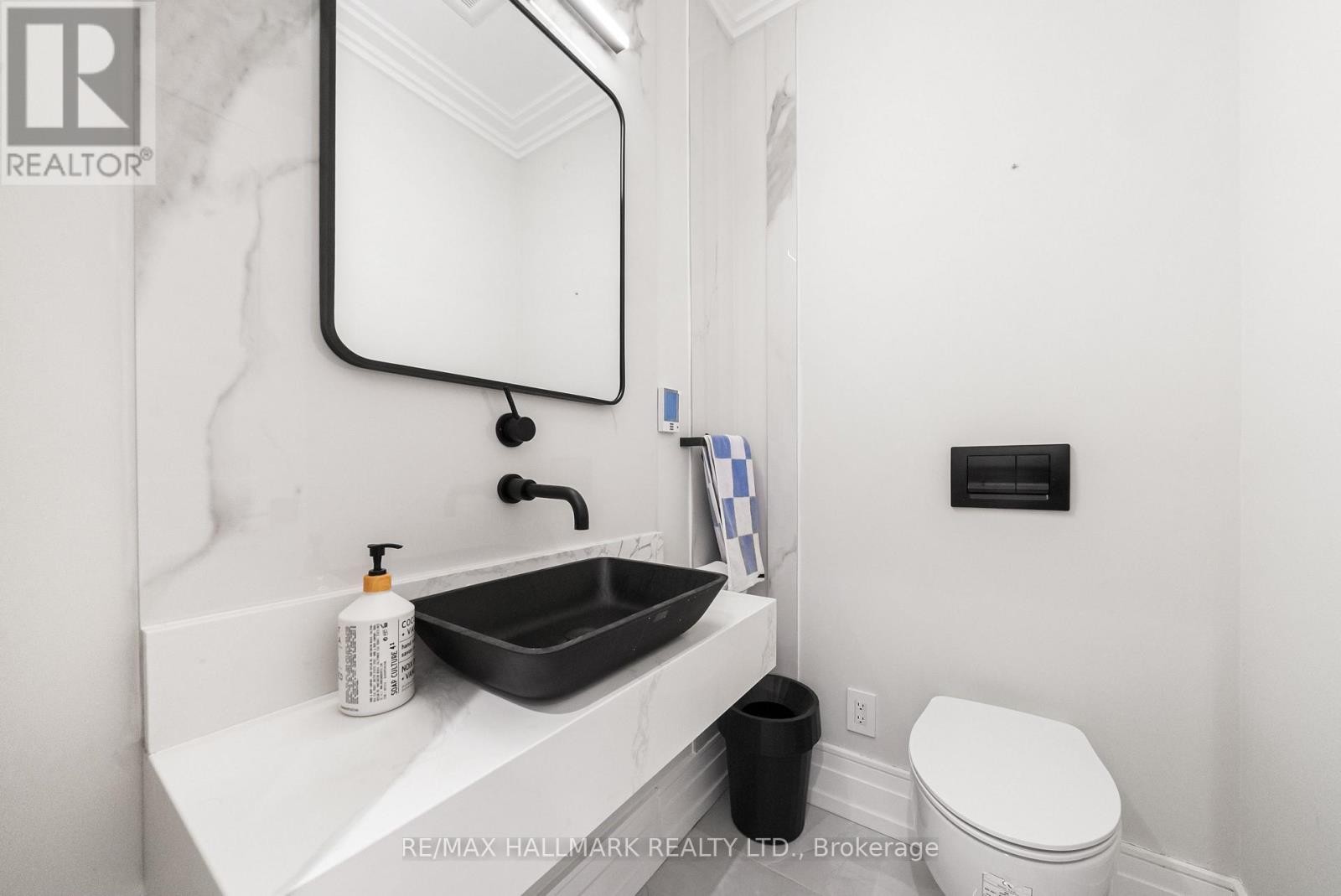 












26 CAREY ROAD

,
Toronto (Mount Pleasant West),




Ontario
M4S1N8

