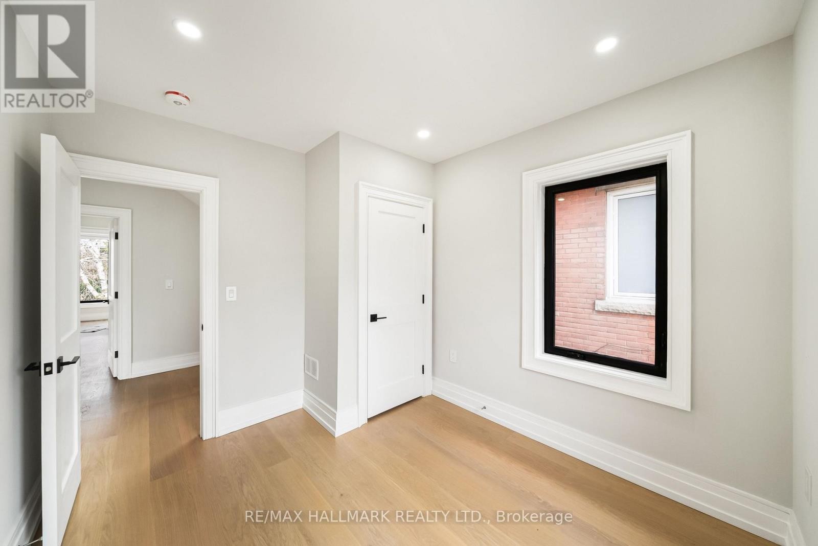 












26 CAREY ROAD

,
Toronto (Mount Pleasant West),




Ontario
M4S1N8

