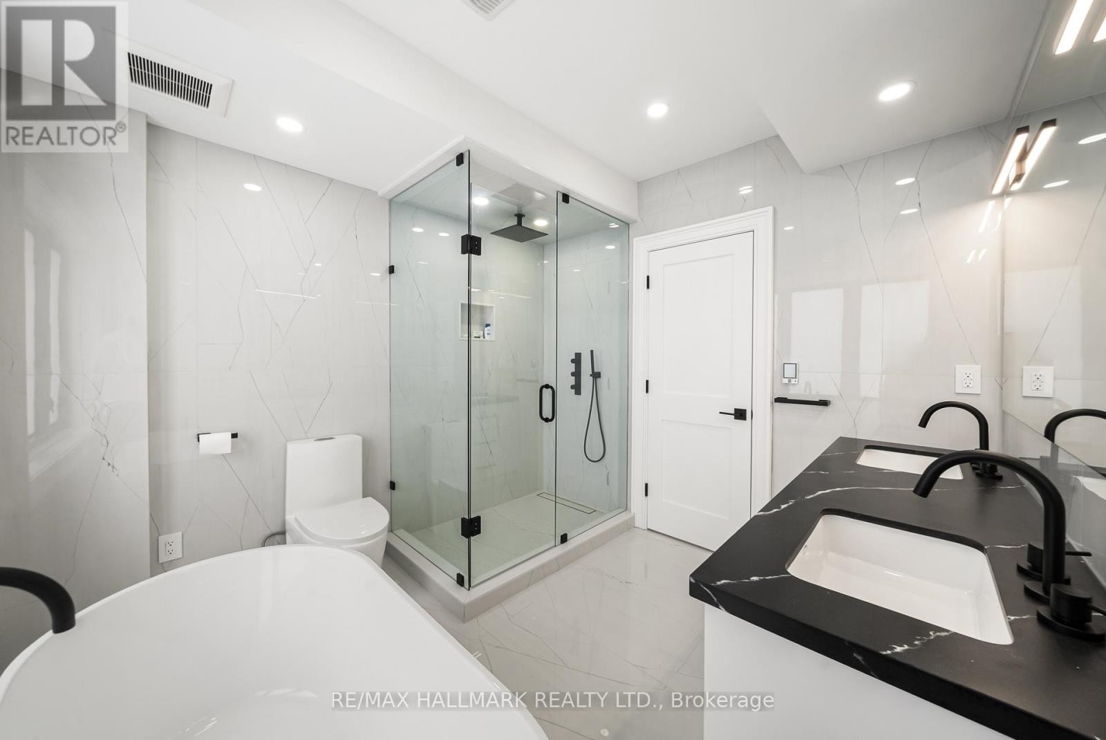 












26 CAREY ROAD

,
Toronto (Mount Pleasant West),




Ontario
M4S1N8

