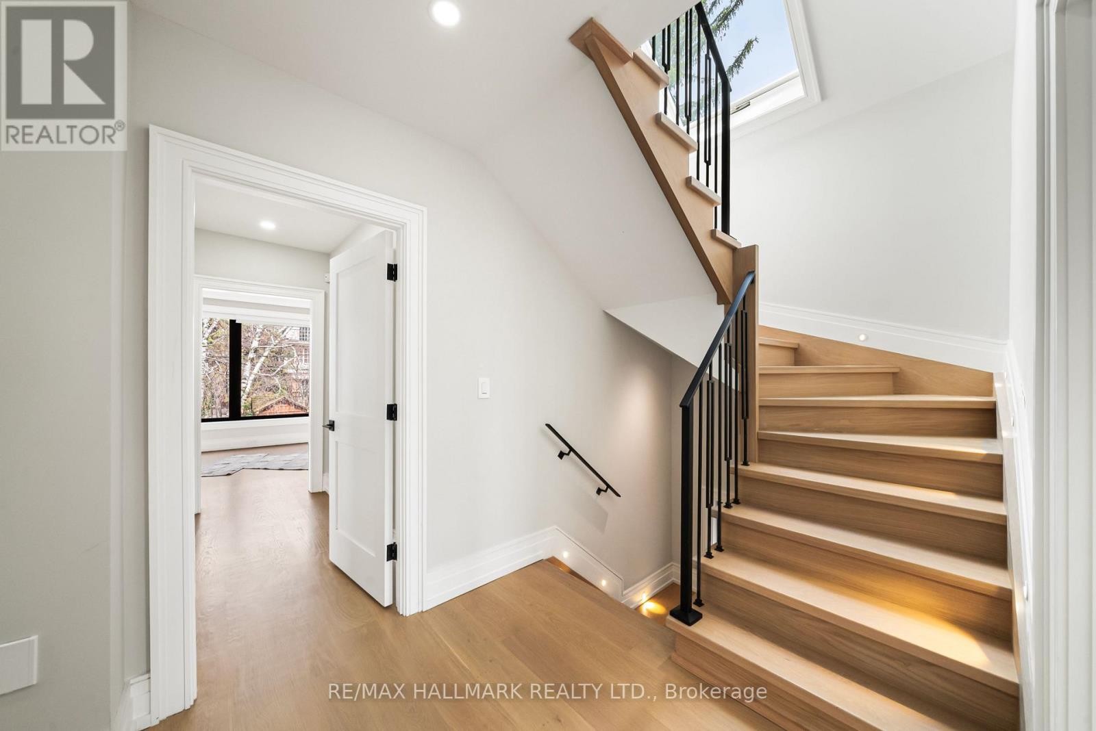 












26 CAREY ROAD

,
Toronto (Mount Pleasant West),




Ontario
M4S1N8

