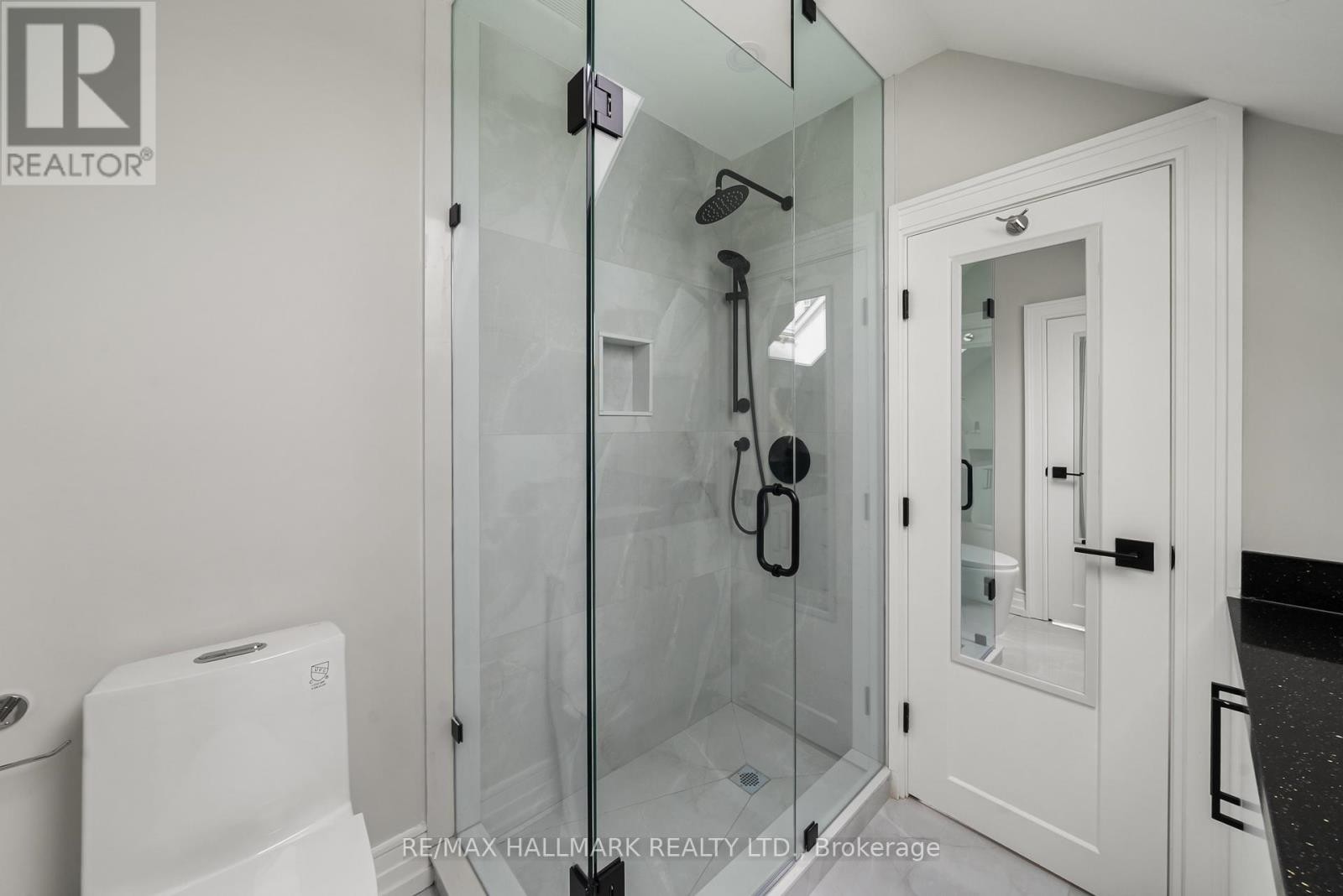 












26 CAREY ROAD

,
Toronto (Mount Pleasant West),




Ontario
M4S1N8

