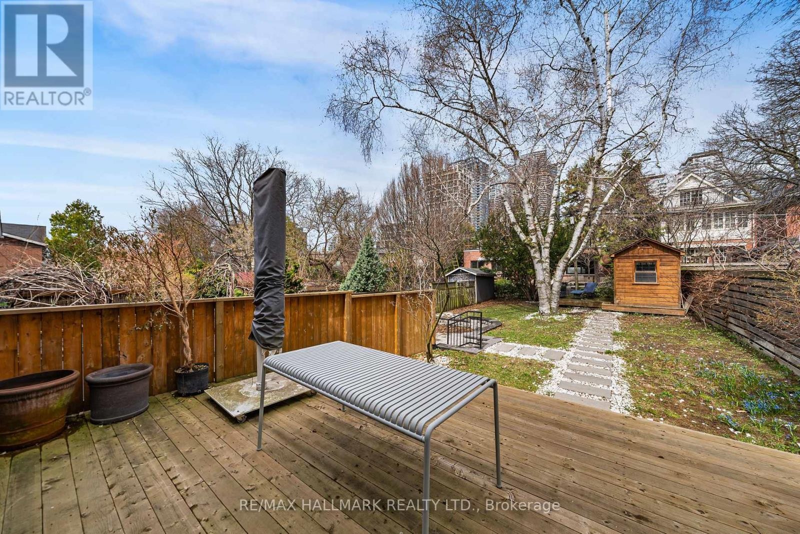 












26 CAREY ROAD

,
Toronto (Mount Pleasant West),




Ontario
M4S1N8

