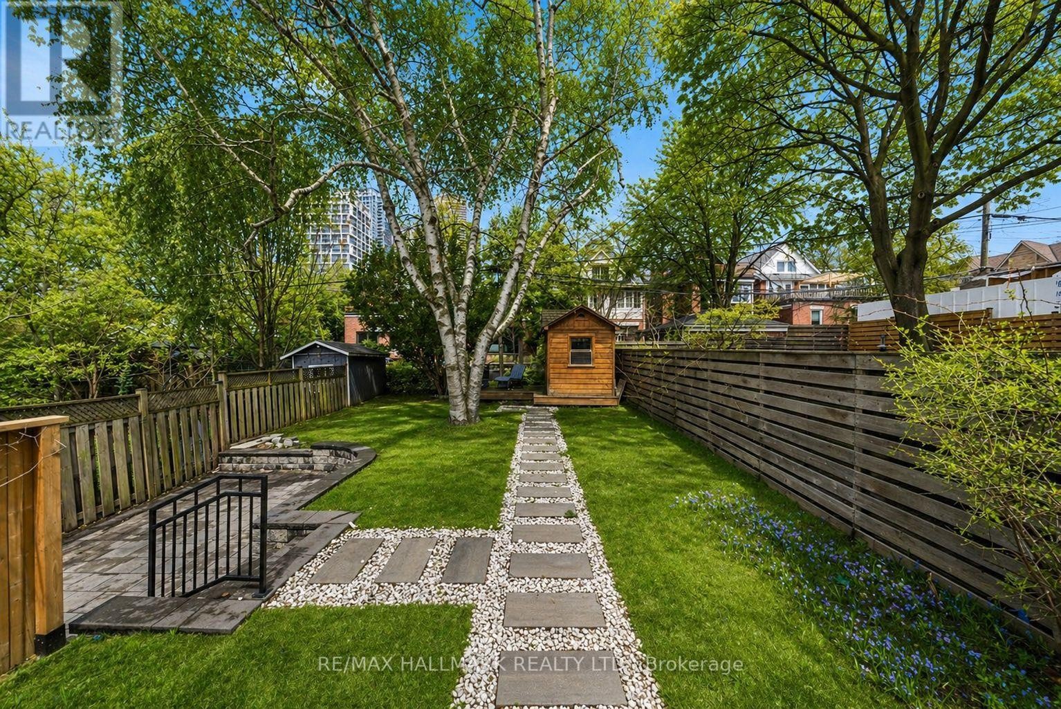 












26 CAREY ROAD

,
Toronto (Mount Pleasant West),




Ontario
M4S1N8

