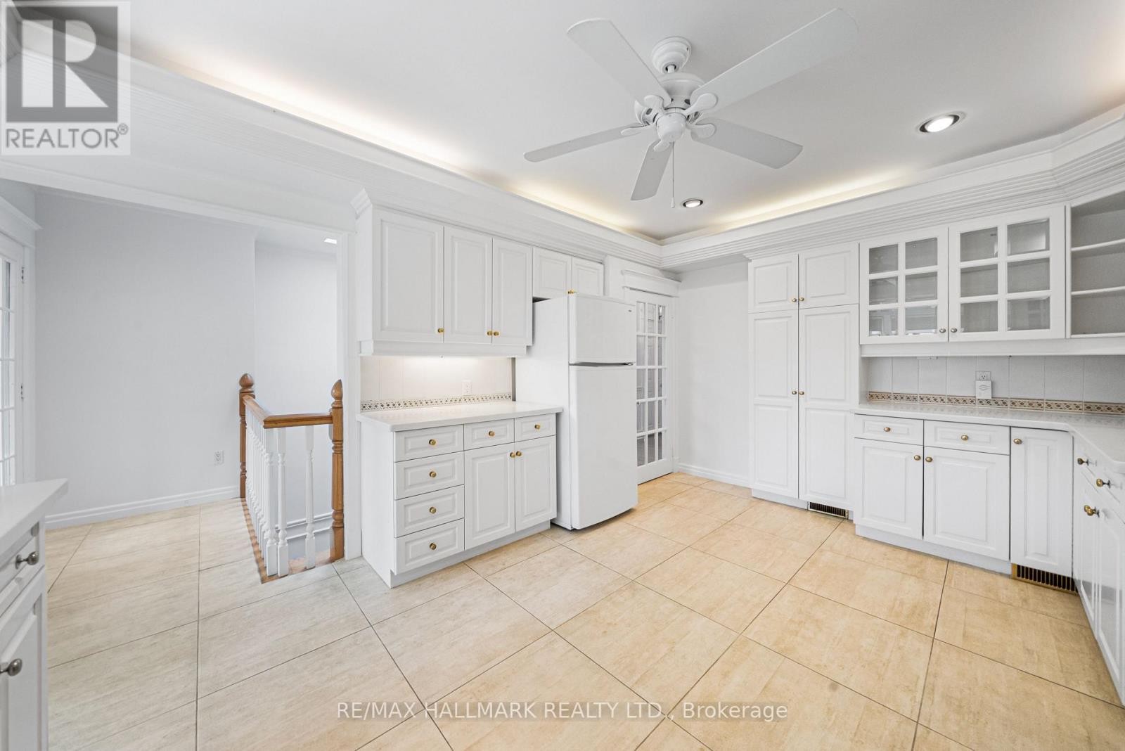 












154 VALLEY ROAD

,
Toronto (Bridle Path-Sunnybrook-York Mills),




Ontario
M2L1G4

