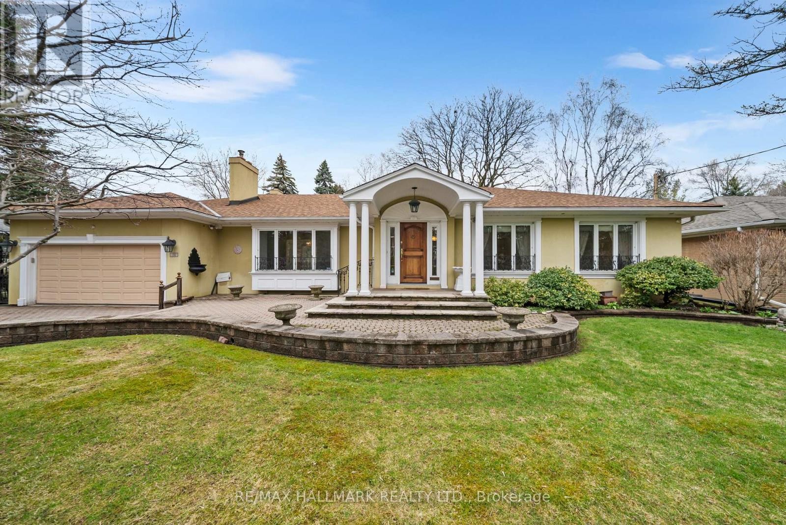 












154 VALLEY ROAD

,
Toronto (Bridle Path-Sunnybrook-York Mills),




Ontario
M2L1G4

