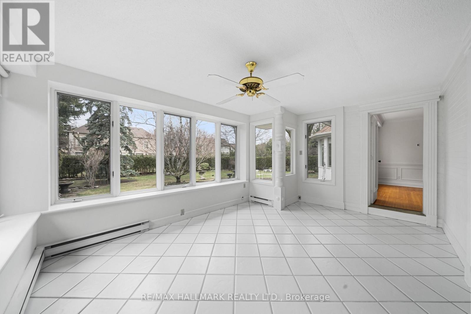 












154 VALLEY ROAD

,
Toronto (Bridle Path-Sunnybrook-York Mills),




Ontario
M2L1G4

