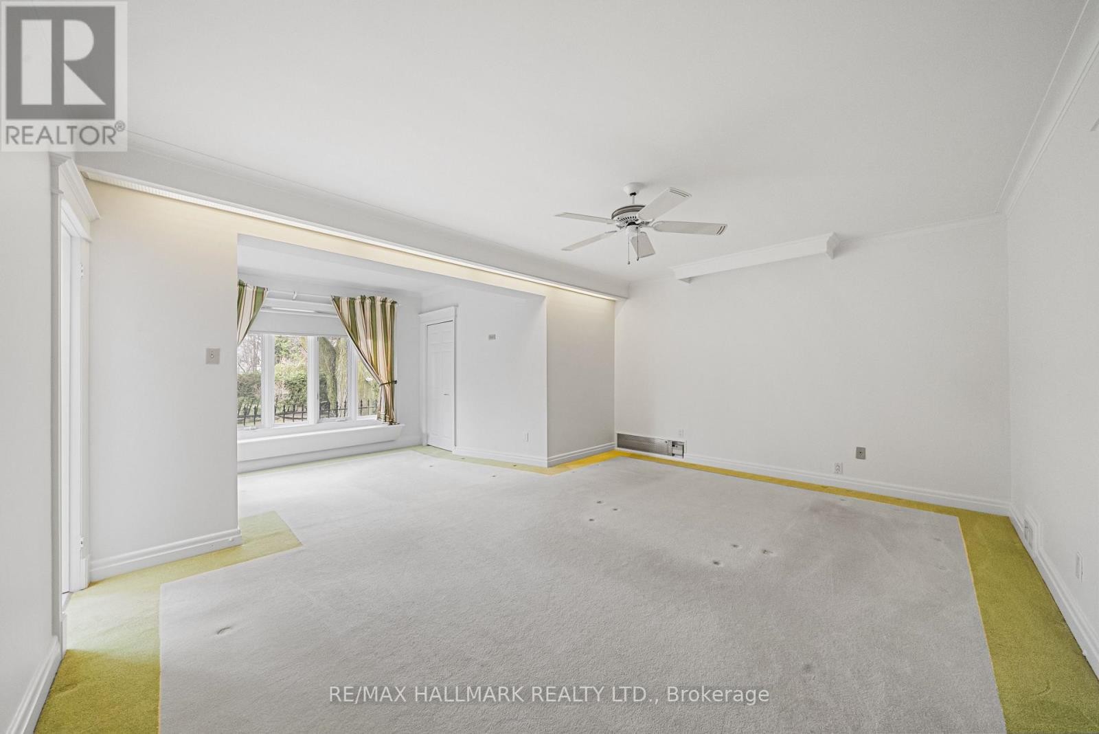 












154 VALLEY ROAD

,
Toronto (Bridle Path-Sunnybrook-York Mills),




Ontario
M2L1G4

