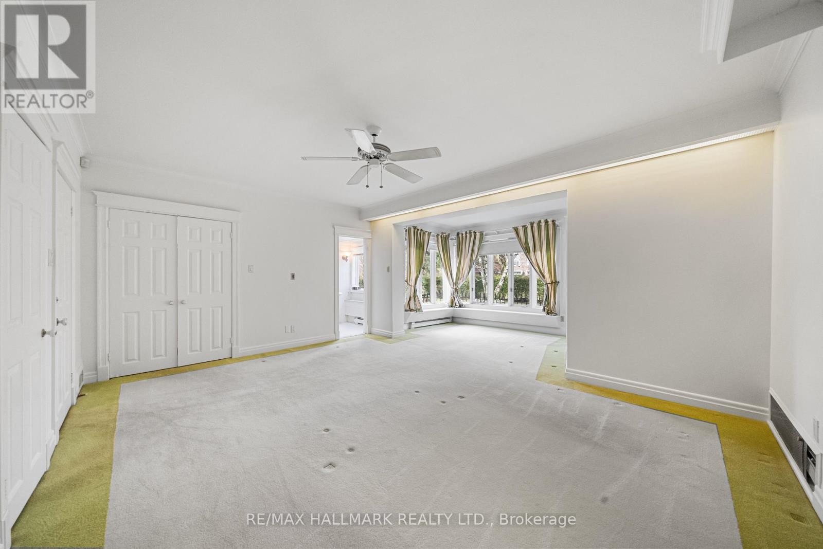 












154 VALLEY ROAD

,
Toronto (Bridle Path-Sunnybrook-York Mills),




Ontario
M2L1G4

