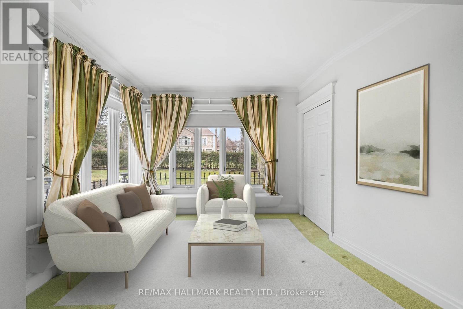 












154 VALLEY ROAD

,
Toronto (Bridle Path-Sunnybrook-York Mills),




Ontario
M2L1G4

