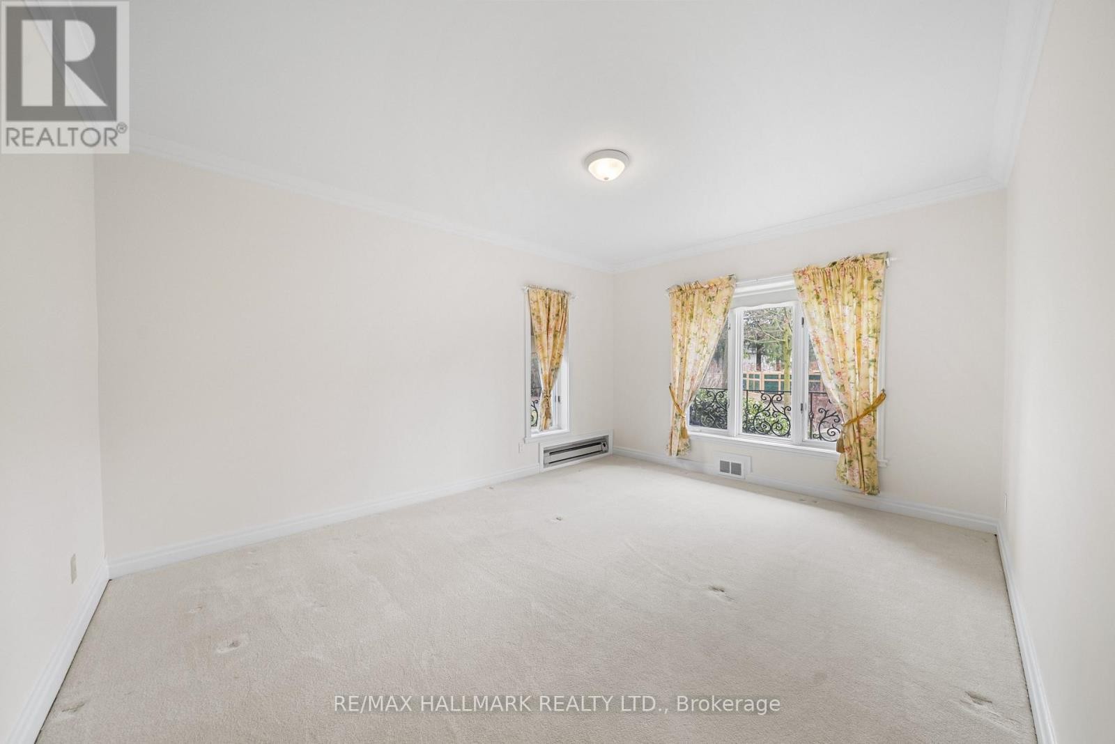 












154 VALLEY ROAD

,
Toronto (Bridle Path-Sunnybrook-York Mills),




Ontario
M2L1G4

