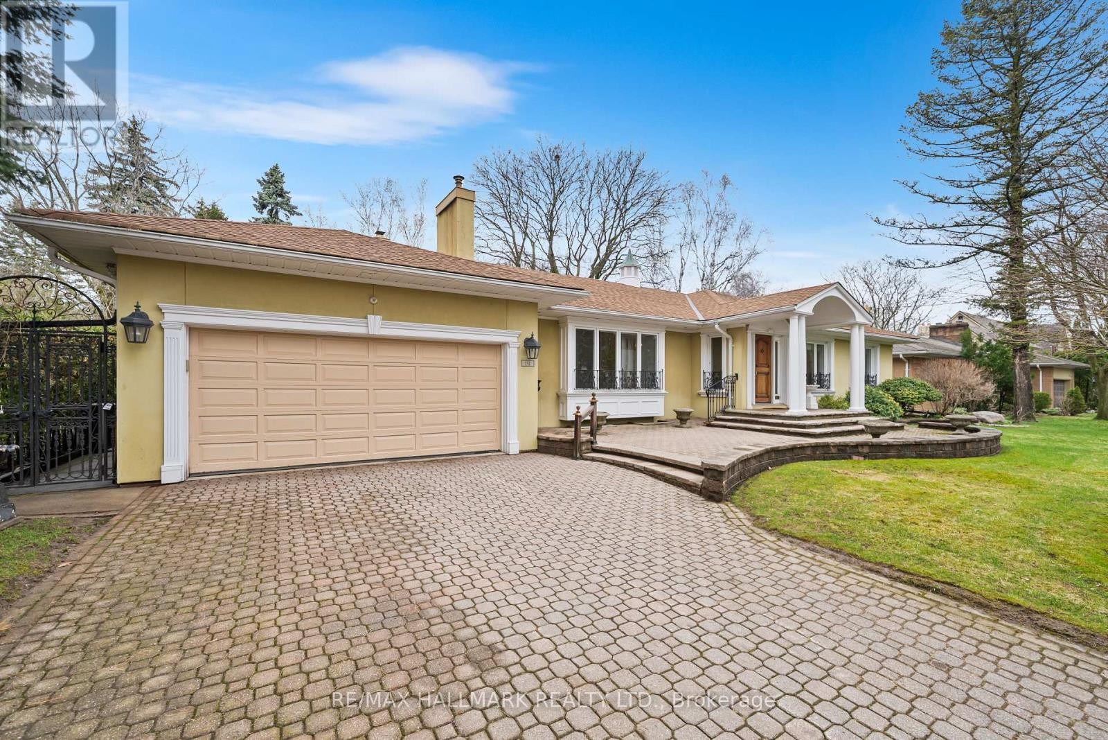 












154 VALLEY ROAD

,
Toronto (Bridle Path-Sunnybrook-York Mills),




Ontario
M2L1G4

