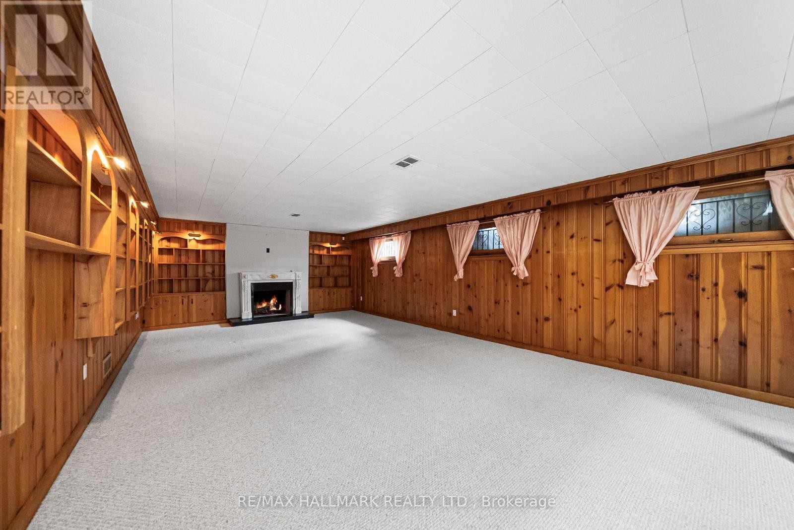 












154 VALLEY ROAD

,
Toronto (Bridle Path-Sunnybrook-York Mills),




Ontario
M2L1G4

