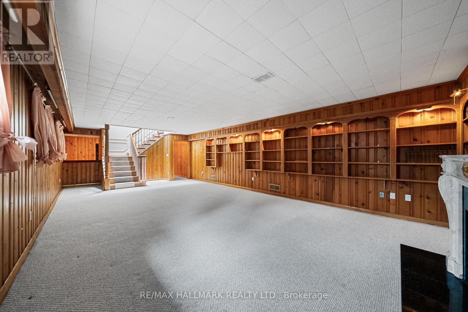 












154 VALLEY ROAD

,
Toronto (Bridle Path-Sunnybrook-York Mills),




Ontario
M2L1G4

