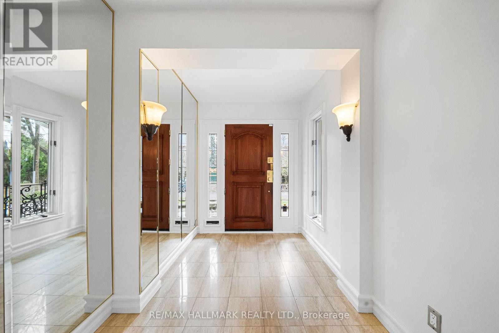












154 VALLEY ROAD

,
Toronto (Bridle Path-Sunnybrook-York Mills),




Ontario
M2L1G4

