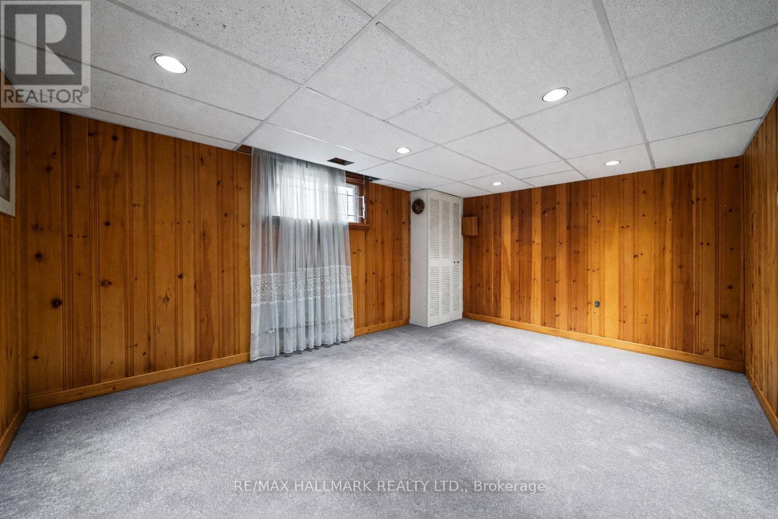 












154 VALLEY ROAD

,
Toronto (Bridle Path-Sunnybrook-York Mills),




Ontario
M2L1G4

