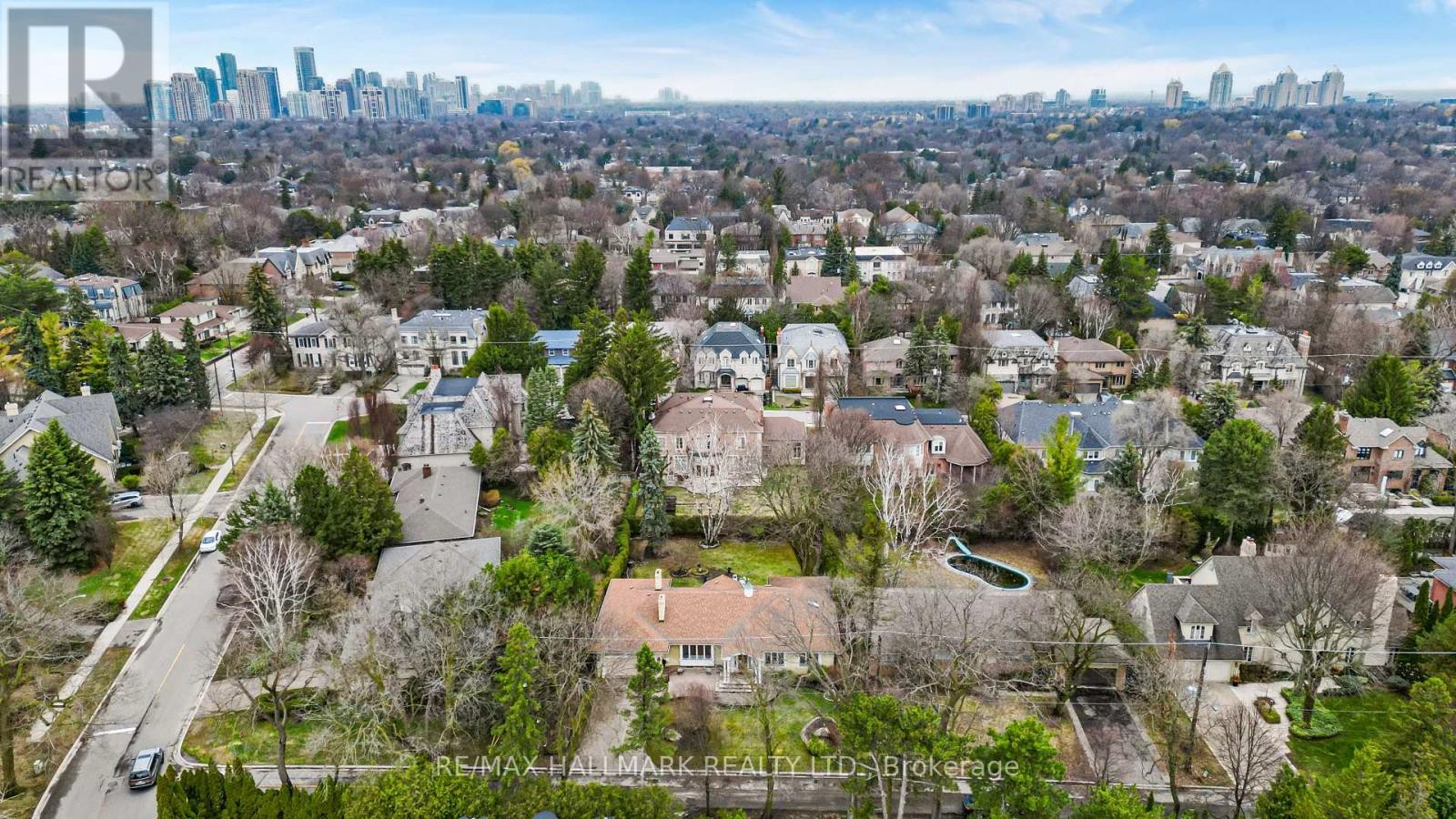 












154 VALLEY ROAD

,
Toronto (Bridle Path-Sunnybrook-York Mills),




Ontario
M2L1G4

