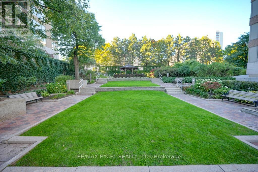 












1604 - 215 WYNFORD DRIVE

,
Toronto (Flemingdon Park),




Ontario
M3C3P5

