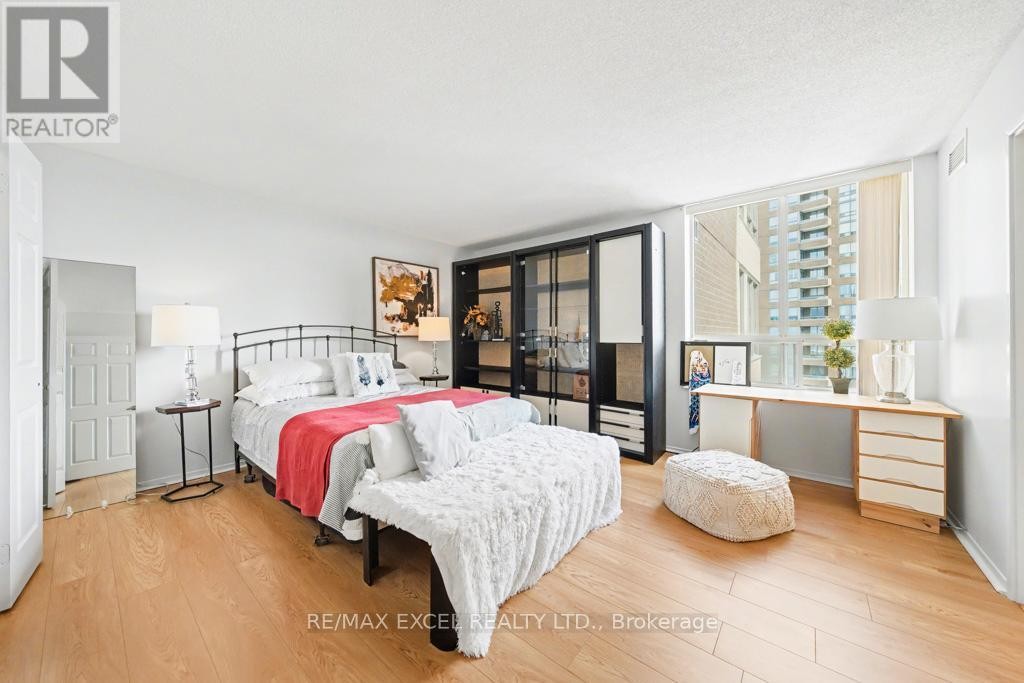 












1604 - 215 WYNFORD DRIVE

,
Toronto (Flemingdon Park),




Ontario
M3C3P5

