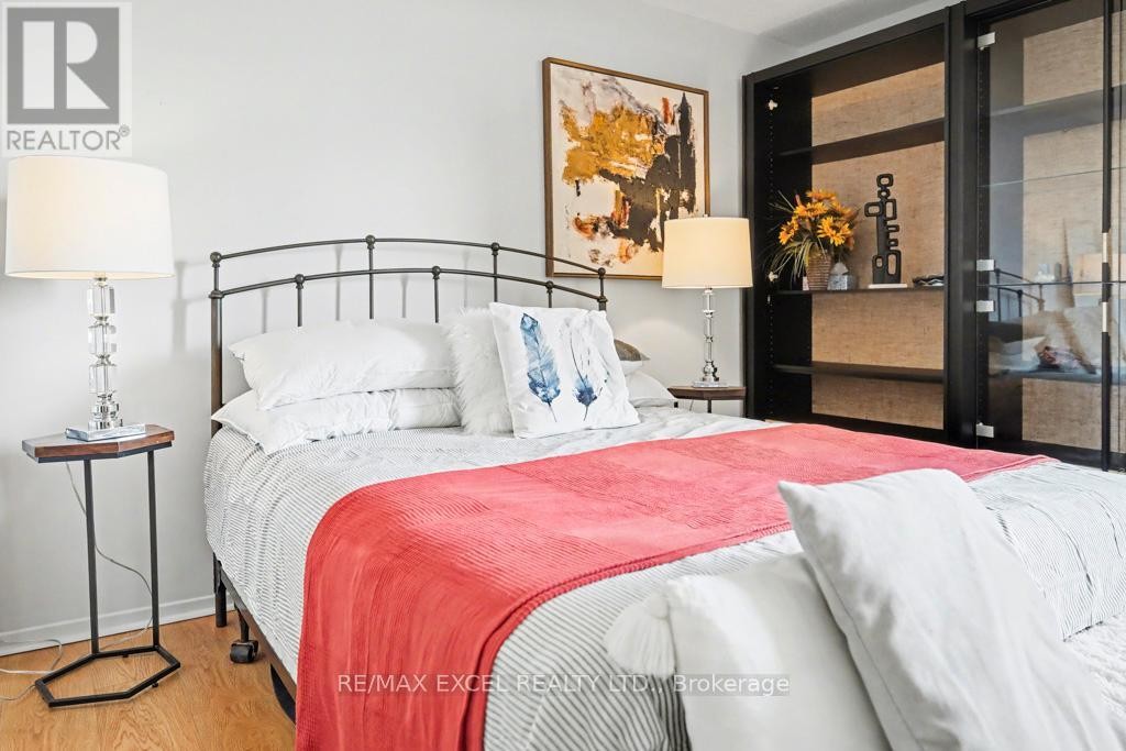 












1604 - 215 WYNFORD DRIVE

,
Toronto (Flemingdon Park),




Ontario
M3C3P5

