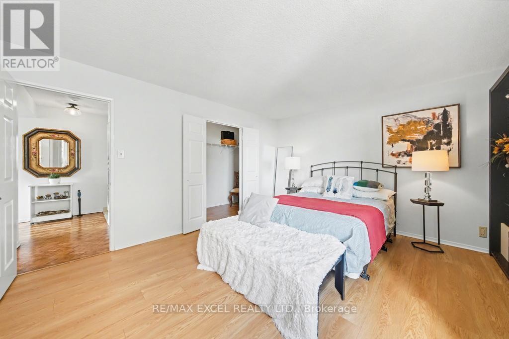 












1604 - 215 WYNFORD DRIVE

,
Toronto (Flemingdon Park),




Ontario
M3C3P5

