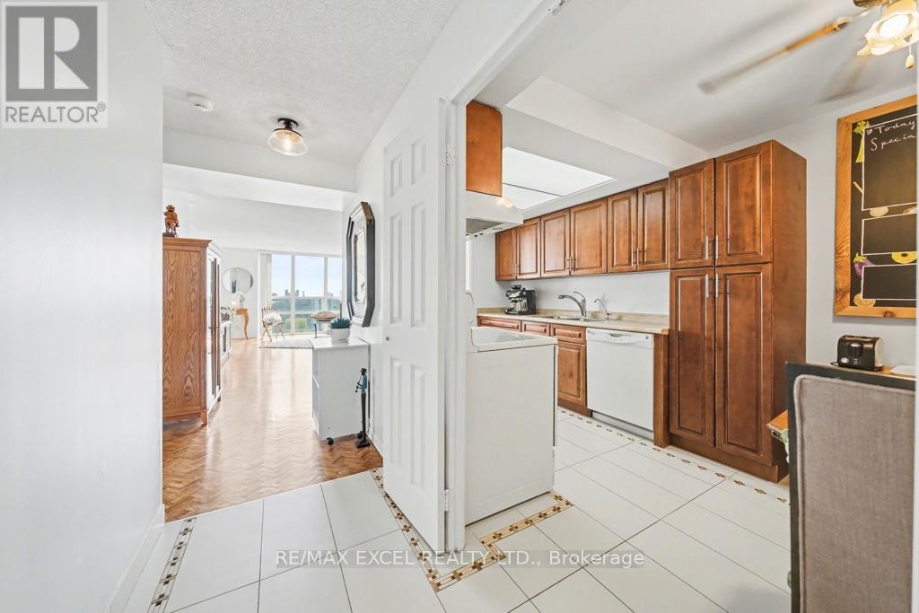 












1604 - 215 WYNFORD DRIVE

,
Toronto (Flemingdon Park),




Ontario
M3C3P5

