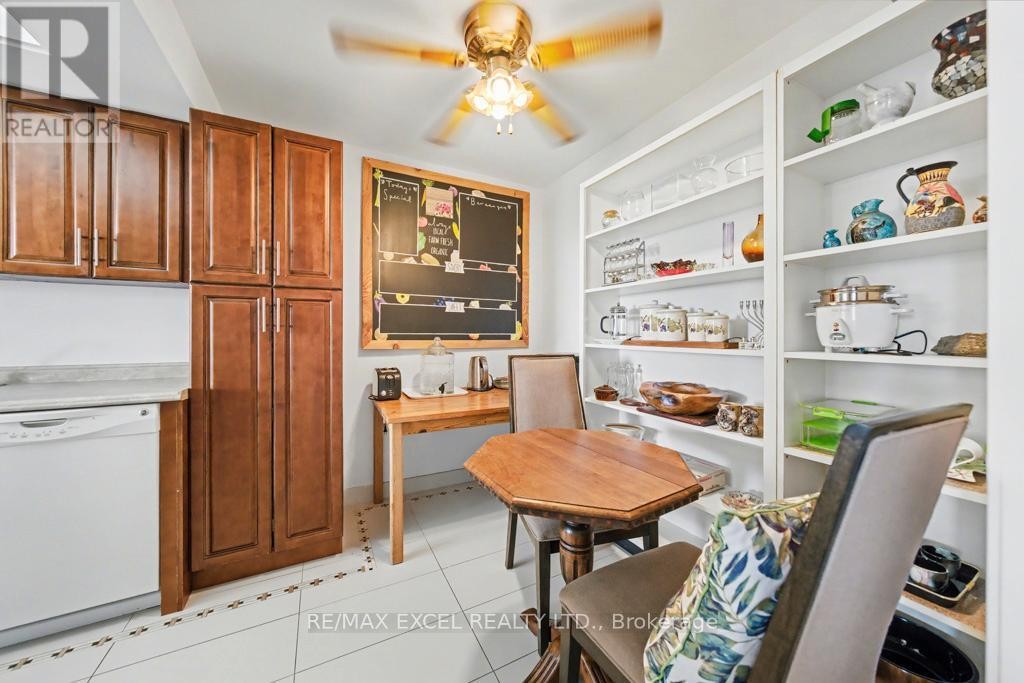 












1604 - 215 WYNFORD DRIVE

,
Toronto (Flemingdon Park),




Ontario
M3C3P5

