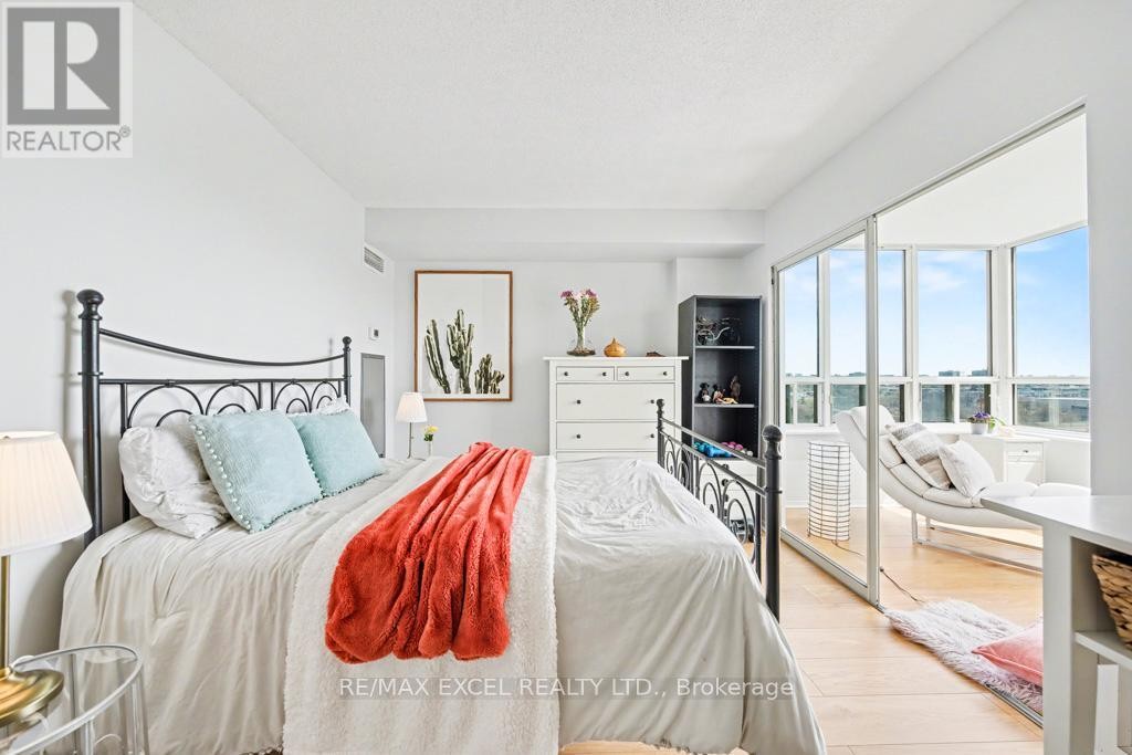 












1604 - 215 WYNFORD DRIVE

,
Toronto (Flemingdon Park),




Ontario
M3C3P5

