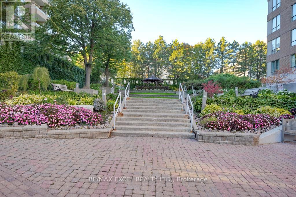 












1604 - 215 WYNFORD DRIVE

,
Toronto (Flemingdon Park),




Ontario
M3C3P5

