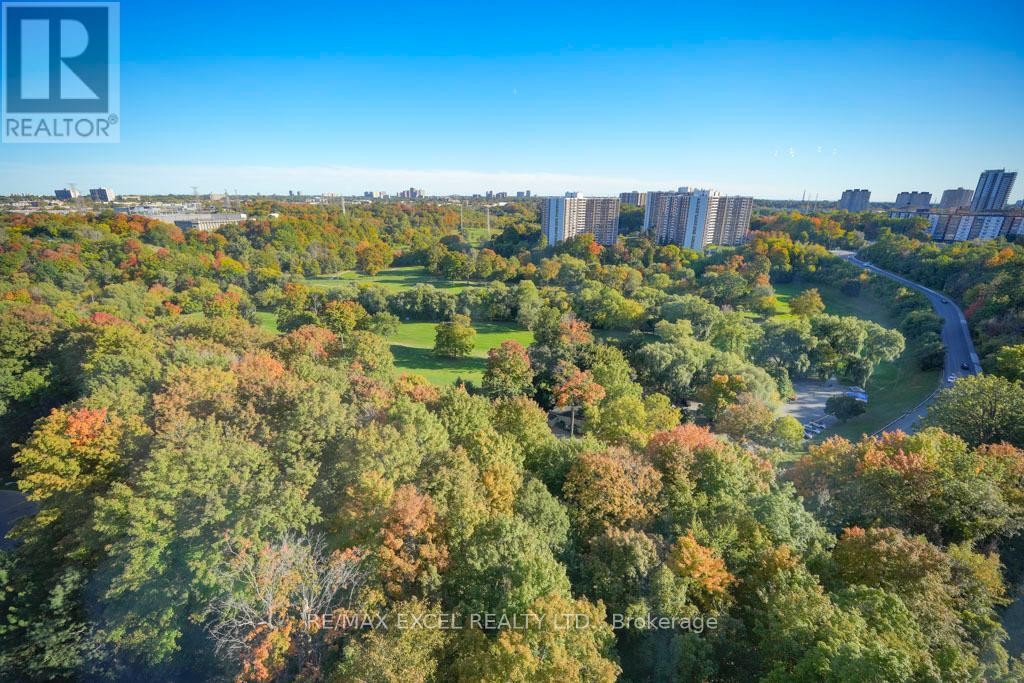 












1604 - 215 WYNFORD DRIVE

,
Toronto (Flemingdon Park),




Ontario
M3C3P5

