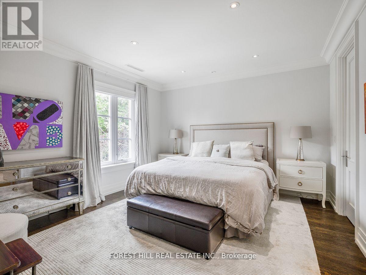 












19 VESTA DRIVE

,
Toronto (Forest Hill South),




Ontario
M5P2Z4

