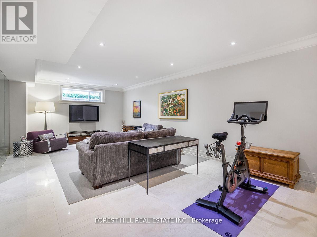 












19 VESTA DRIVE

,
Toronto (Forest Hill South),




Ontario
M5P2Z4

