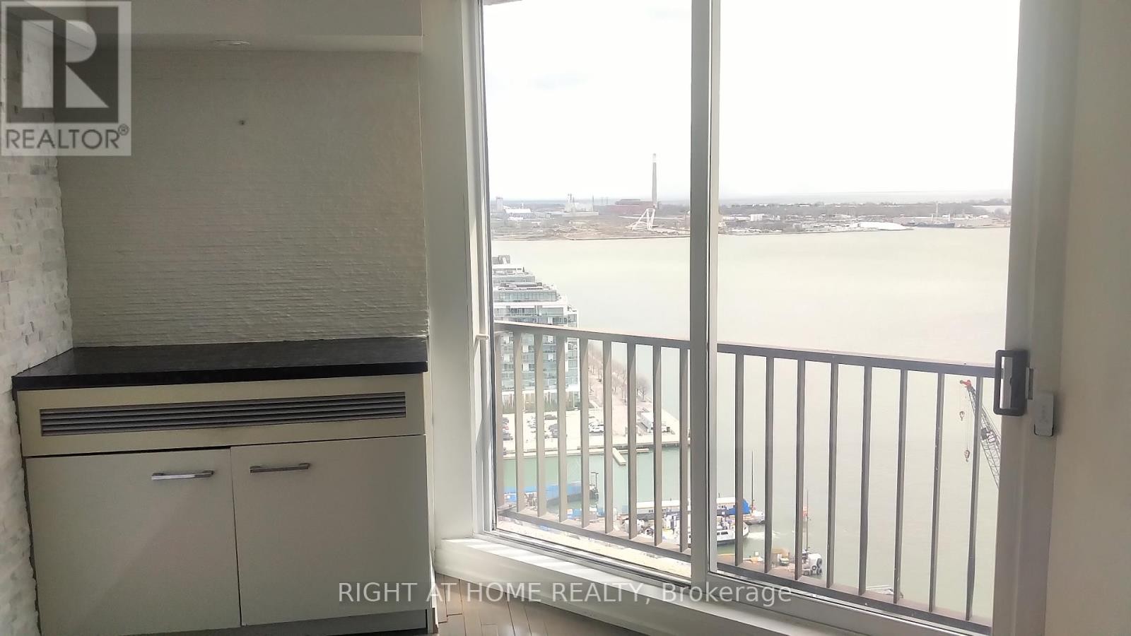 












2803 - 33 HARBOUR SQUARE

,
Toronto (Waterfront Communities),




Ontario
M5J2G2

