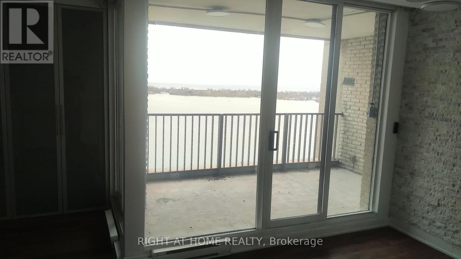












2803 - 33 HARBOUR SQUARE

,
Toronto (Waterfront Communities),




Ontario
M5J2G2

